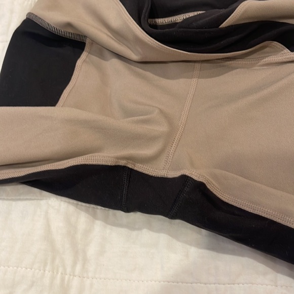 - ATHLETA chroma 7/8 tight in tan & black size S - Picture 5 of 7